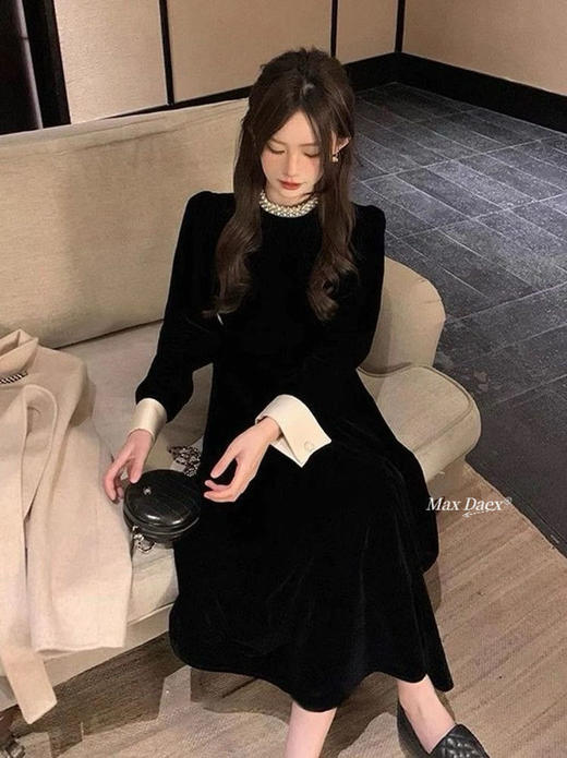 Max Daex®🇭🇰赫本风丝绒收腰连衣裙年会C位必出片 美到发晕新年战袍 经典贵气小黑裙重工镶钻款【法式优雅赫本风丝绒收腰连衣裙】 商品图7