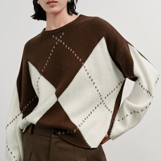 NEELLY纳俪商场同款冬新款菱格纹圆领针织衫女设计感宽松软糯上衣N25112A01125 商品图2