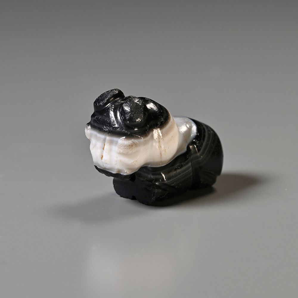 南亚高古缠丝玛瑙圆雕瑞兽