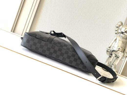 秋冬特惠💰1450 渠道级LV【全钢五金 MB163c01变码芯片】te级LV 全套包装 M46457黑格 男包公文包系列 商品图3