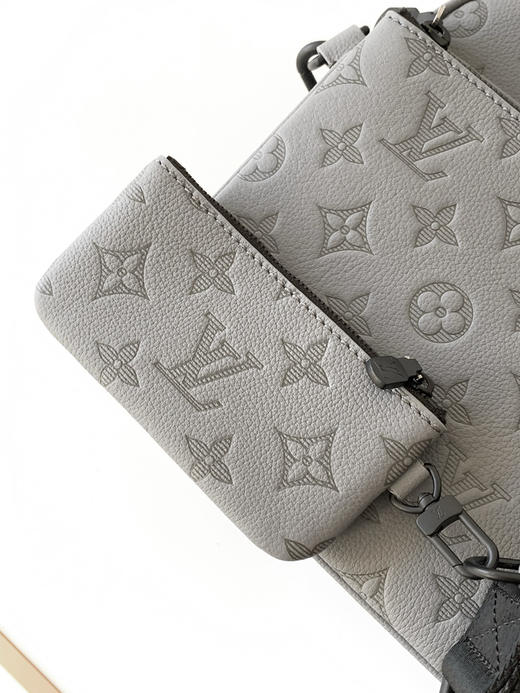 秋冬特惠💰1350 渠道级LV【全钢五金 MB163c01变码芯片】te级LV 全套包装 M27185灰色压花 本款 Trio Messenger 邮差包 商品图6