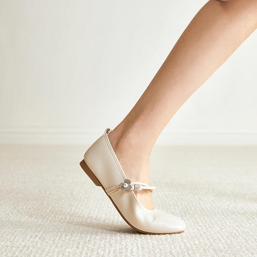 【上新】千百度珍珠绊带低跟玛丽珍鞋女2026春季新款平底小香风浅口单鞋A26151669 商品图4
