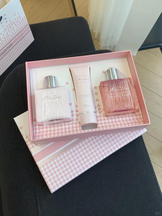 【爆款现货】迪奥香氛新款花漾甜心套盒 新款甜心沐浴露175ml新款甜心身体乳175ml护手霜50ml 商品图0