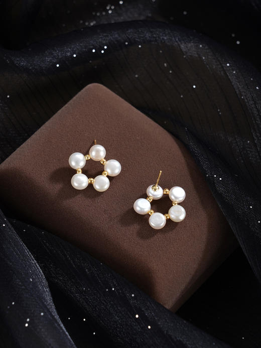 子佩集【花开甜梦】银S925珍珠惜王妃耳钉【SGE0390007】6.5mm珠镀金串珠梅花五瓣花扁珠2601 商品图4