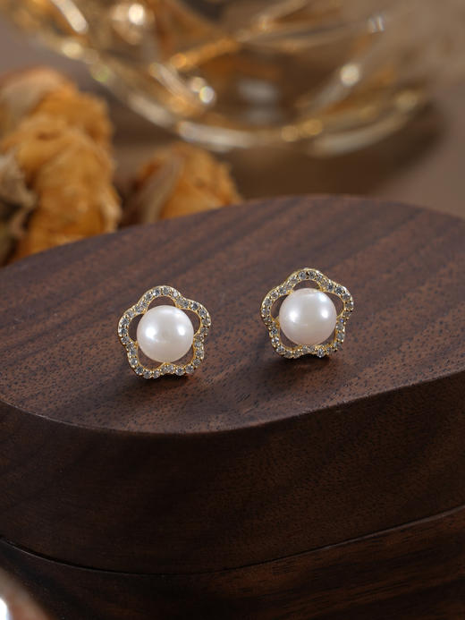 子佩集【花吻凝香】银S925珍珠惜王妃耳钉【XXED019】6mm珠镀金五瓣花朵2601 商品图11