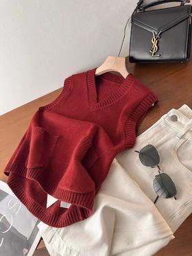F010751马甲2025冬季新款时尚V领大口袋红色无袖羊毛马甲背心坎肩女