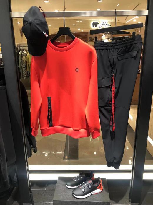 早春新款男士圆领韩版卫衣来了，略为宽松版型完全不挑身材，干干净净，春意盎然的设计，有细节却不繁杂，搭配打底衣穿着叠穿起来，时髦运动感一整个拿捏住！ 商品图1