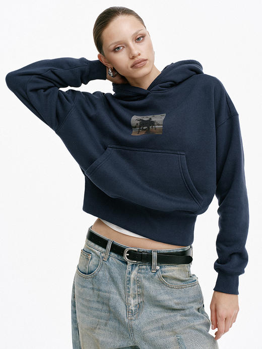 TR她热 旷野之息 藏蓝色抓绒印花烫钻小马保暖百搭宽松连帽卫衣 商品图3