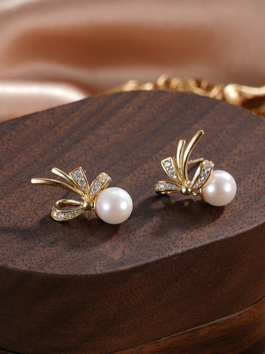 子佩集【幽兰皎月】银S925珍珠惜王妃耳钉【XXED014】6mm珠镀金兰花草双色蝴蝶结2601 商品图4