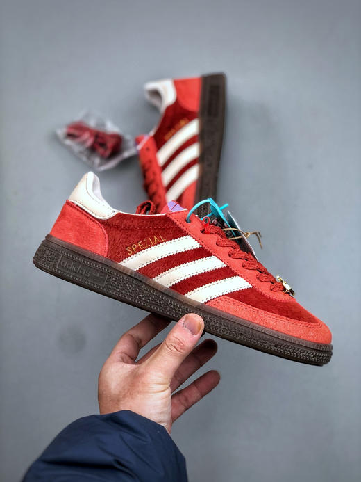 点此购买 阿迪Handball Spezial马年限定中国红男女款经典复古休闲板鞋 98 339202 商品图3