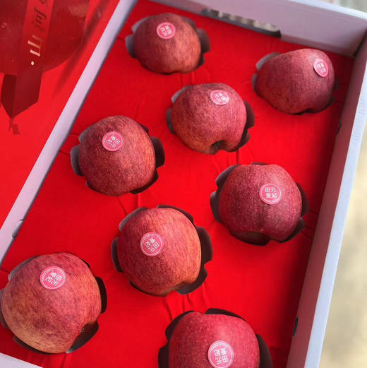 【国货之光爱妃苹果】，源自新西兰高端品种，一口咔嚓，满口脆甜真的把脆甜多汁做到了极致一口沦陷，越吃越爱大果礼盒 ，送手提袋 商品图1