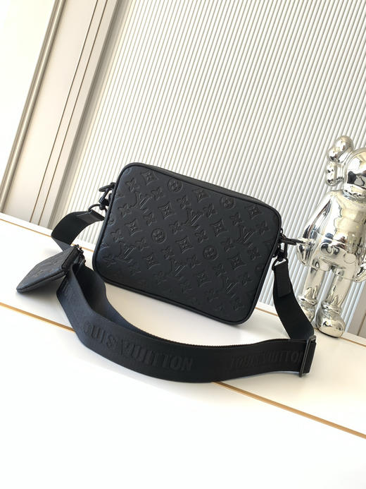 秋冬特惠💰1350 渠道级LV【全钢五金 MB163c01变码芯片】te级LV 全套包装 M26713黑色压花 本款 Trio Messenger 邮差包 商品图2