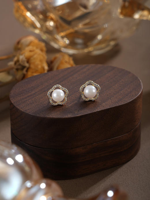 子佩集【花吻凝香】银S925珍珠惜王妃耳钉【XXED019】6mm珠镀金五瓣花朵2601 商品图10