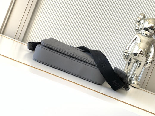 秋冬特惠💰1350 渠道级LV【全钢五金 MB163c01变码芯片】te级LV 全套包装 M27185灰色压花 本款 Trio Messenger 邮差包 商品图3