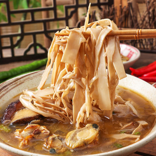 永安有机笋干 | 竹帮主水煮笋，经独特水煮工艺处理，笋肉脆爽弹牙，汁水饱满，鲜而不涩，开袋即食，268克/袋 商品图4