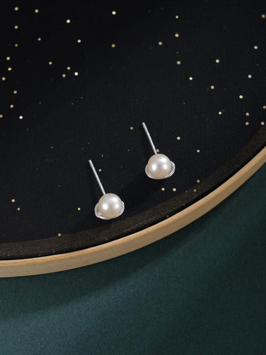 子佩集【元宝映月】银S925珍珠惜王妃耳钉【SPE0240002】5.5mm珠发财元宝2601 商品图3