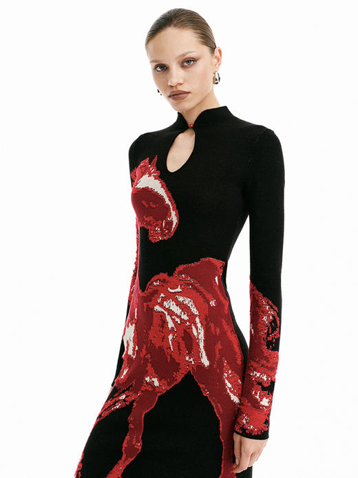 TR她热 马力全开 黑色针织奔马提花镂空收腰显瘦新中式连衣裙 商品图0