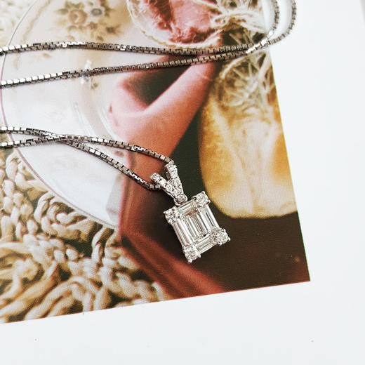 AU750白金经典时尚0.44克拉群镶钻石吊坠项链14.0*6.9*3.4MM（皆取最大值）链长：40CM 171225NJS76 商品图4