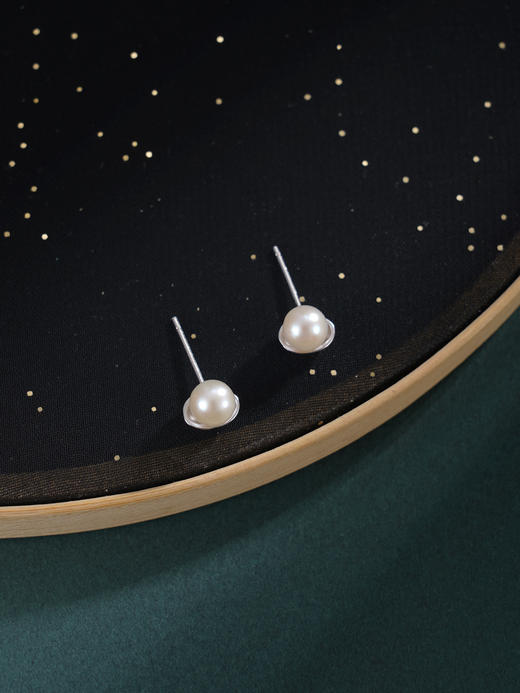 子佩集【元宝映月】银S925珍珠惜王妃耳钉【SPE0240002】5.5mm珠发财元宝2601 商品图5