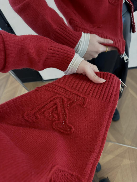 财阀千金风羊毛老花浮雕毛领针织外套 商品图7