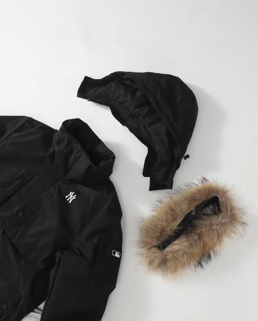 F010704貉子大毛领刺绣多口袋夹克式连帽羽绒服男女同款 商品图3