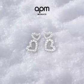 Apm镶钻双爱心耳钉太绝了，小巧灵动甜到心坎！