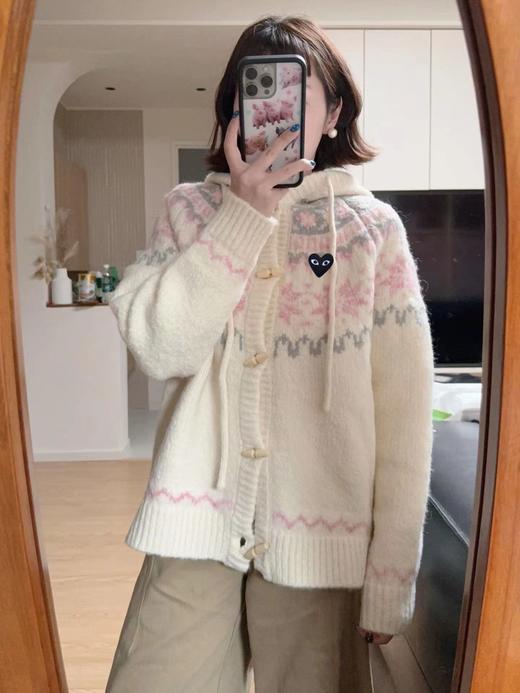 F010757甜美清新软糯木质牛角扣连帽针织开衫 商品图8