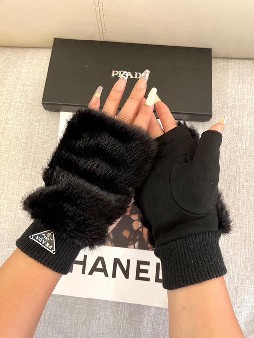 秋冬特惠💰180 普拉达秋冬女手套 商品图0