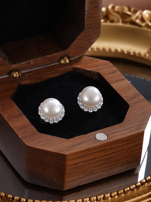 子佩集【花香梦萦】银S925珍珠惜王妃耳钉【SPE0410013】7mm珠太阳花2601 商品图3