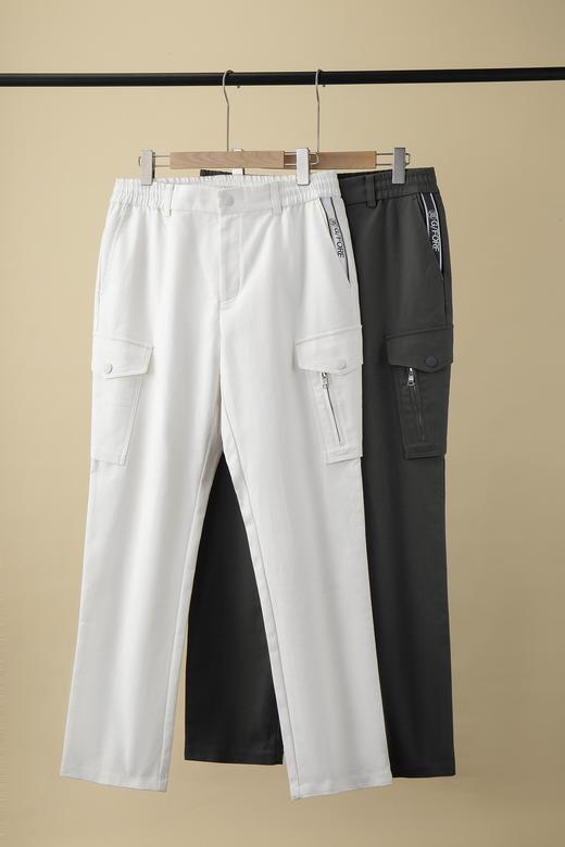 秋冬🍂男士松紧口袋款长裤来啦！100%原厂订单❗️现在的社交媒体背后算法会极限放大某一类审美的偏好，导致大家的审美趋同网上什么火，一窝蜂的全都去做。 商品图0