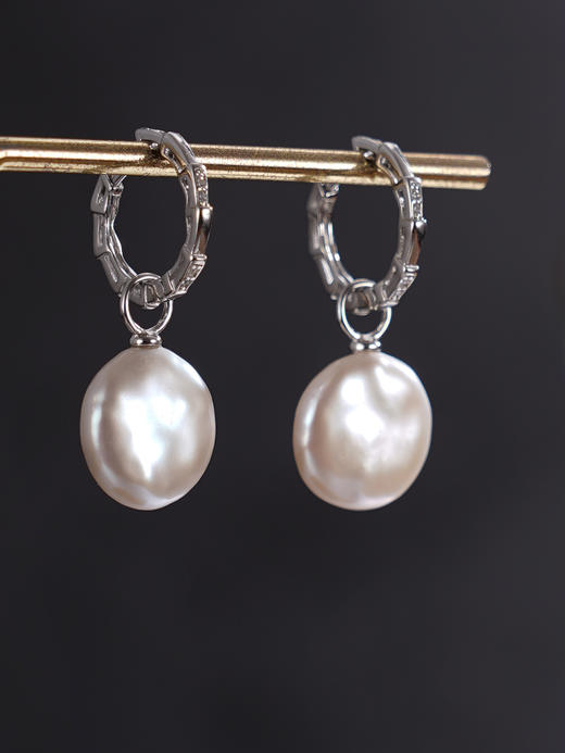 子佩集【月色尚浅】银S925珍珠惜王妃耳环【SPE0620001】13mm珠巴洛克扁珠扣环圆圈2601 商品图6