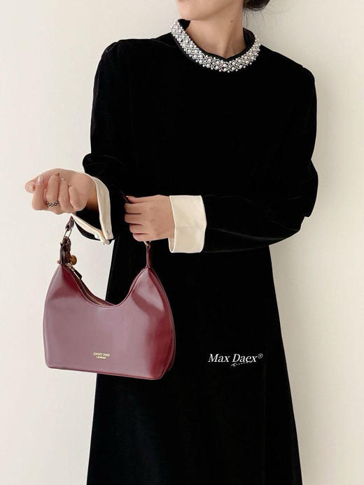 Max Daex®🇭🇰赫本风丝绒收腰连衣裙年会C位必出片 美到发晕新年战袍 经典贵气小黑裙重工镶钻款【法式优雅赫本风丝绒收腰连衣裙】 商品图9