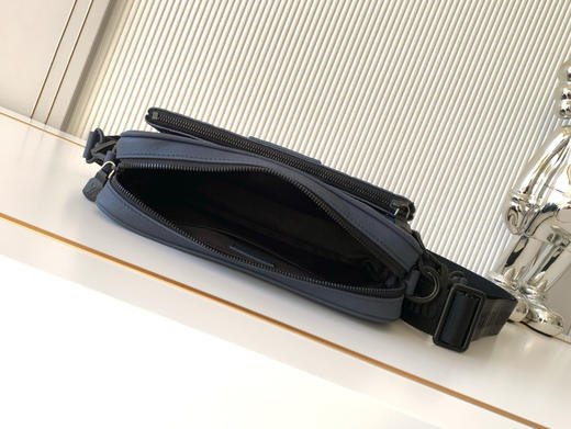 秋冬特惠💰1350 渠道级LV【全钢五金 MB163c01变码芯片】te级LV 全套包装 M27925深蓝色压花 本款 Trio Messenger 邮差包 商品图7