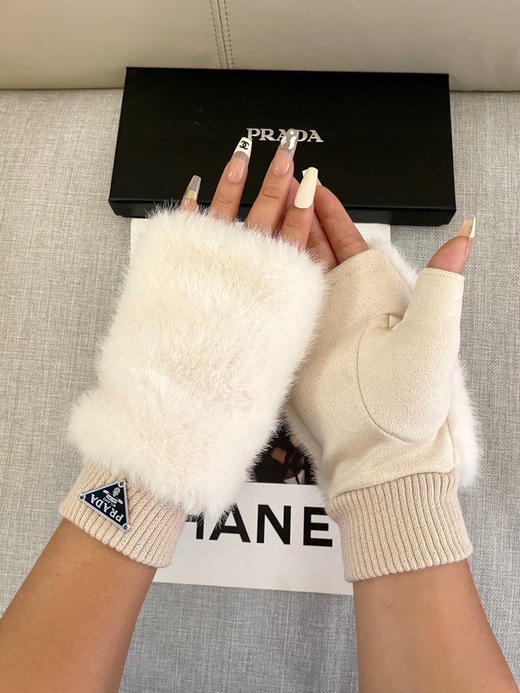 秋冬特惠💰180 普拉达秋冬女手套 商品图0