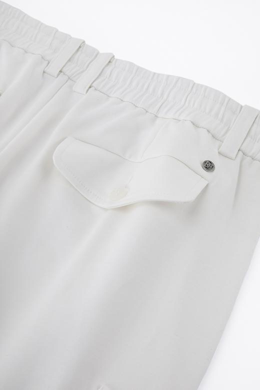 秋冬🍂男士松紧口袋款长裤来啦！100%原厂订单❗️现在的社交媒体背后算法会极限放大某一类审美的偏好，导致大家的审美趋同网上什么火，一窝蜂的全都去做。 商品图7