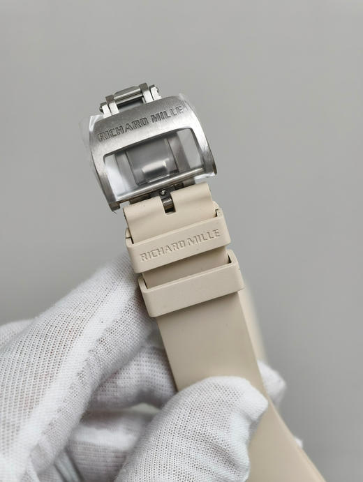 『高定版➕原版开模细节』理查德RM1-02 方形腕表
五级钛合金定制壳套 拉丝工艺完美
搭载最新开模一体机 真摆轮真擒纵轮
搭配天然橡胶表带 纯钛拉丝表扣刻字深
完美贴合手腕 佩戴舒适度极佳👍🏻❕ 商品图5