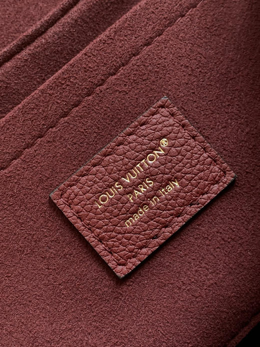 秋冬特惠💰1320 渠道级LV【全钢五金 MB163c01变码芯片】te级LV 全套包装 M27067酒红 这款BB手袋 商品图8