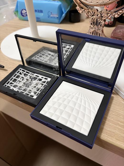 纳斯NARS蜜粉饼 流光美肌清透蜜粉饼 定妆粉控油 星云紫蜜粉饼/红壳加量限定款 商品图14