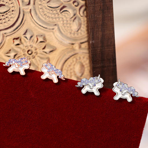 【奔跑小马】纯银奔跑独角兽贝母耳饰【JHY-E001274M】 商品图1