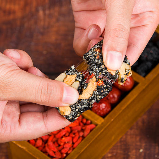 甄磨坊 核桃桑葚黑芝麻糕 软糯微甜 商品图4