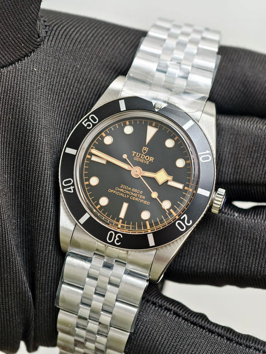 ZF出品—时光铸经典，腕间藏锋芒—帝舵碧湾54型M79000腕表【表壳】帝舵79000选用不锈钢打造表壳，经磨光与磨砂双工艺处理，有41和37毫米可选，直径复刻1950年代潜水表经典比例精品中的精品❕ 商品图2