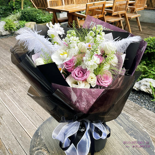 奢华款【紫境仙踪】紫霞仙子9支/桔梗8-10朵/喷泉草3支/剑兰1支/蝴蝶兰1朵/白罗兰3支/鸵鸟毛2支/优雅浪漫感/氛围感鲜花 商品图1