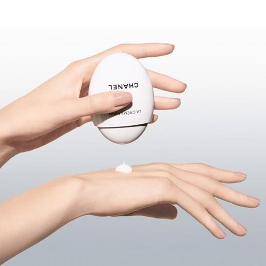 【爆款现货】香奈儿coco全身香氛四件套 身体乳200ml 沐浴露200ml 白色鹅蛋护手霜轻盈型50ml 小样香水7.5ml 配礼袋 商品图6