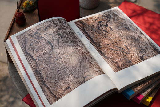 《中国门神·年画雕版全集》（全4卷）。匠心著作！AI绘图火了，他们却用12年抢救保护传统门神年画。 商品图8