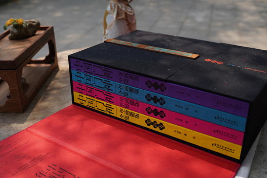 《中国门神·年画雕版全集》（全4卷）。匠心著作！AI绘图火了，他们却用12年抢救保护传统门神年画。 商品图2