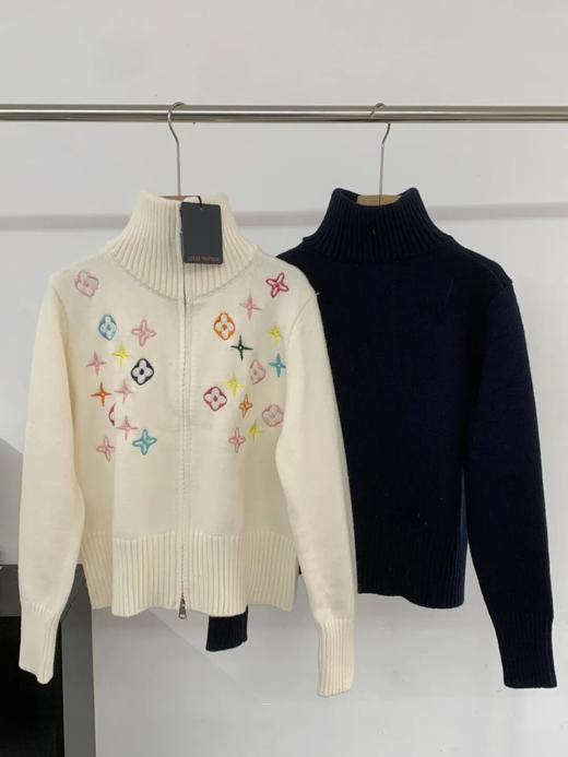 V家四叶花重工刺绣粗针针织开衫毛衣 商品图3