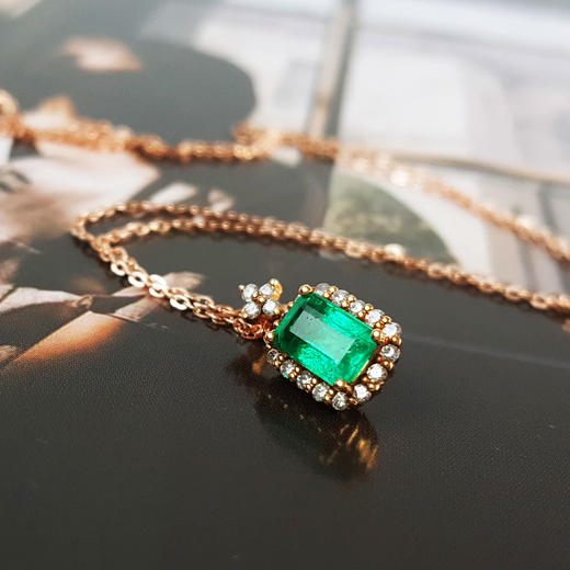 【天然正品】AU750黄金镶钻镶天然艳绿0.50克拉祖母绿吊坠项链 链长：45CM（长度可调节）231225HS69 商品图2