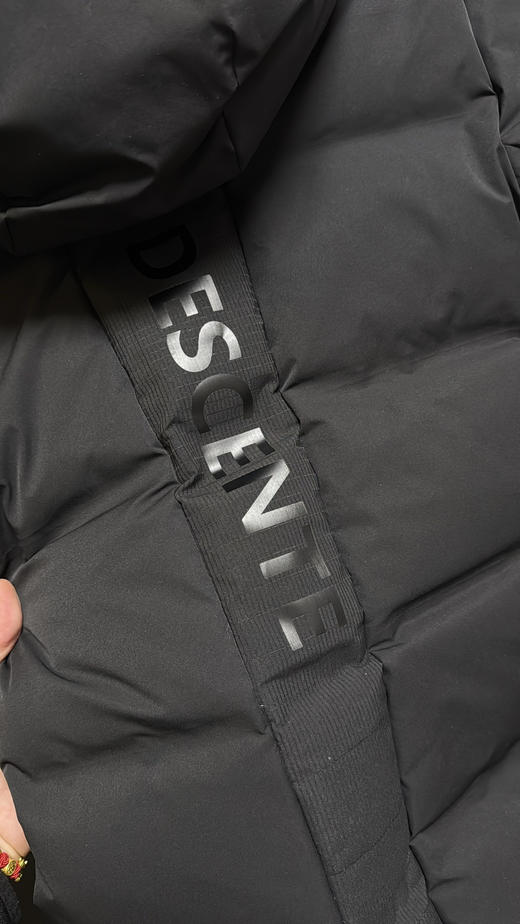 原单正品迪桑特DESCENTE TRAINING系列 运动休闲舒适通勤面包羽绒服 
M-3XL 商品图4