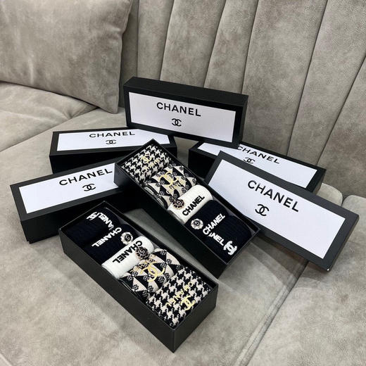 秋冬特惠💰150【一盒五双】香奈儿袜子 中筒袜 商品图1