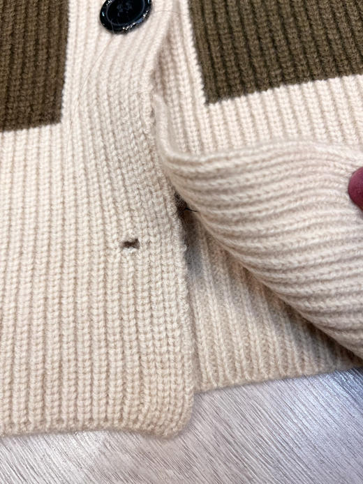 重磅福利🧧新款chic撞色简约设计感宽松型开衫针织毛衣外套，均码90-135可穿（模特图仅供上身参考，以实拍图准） 商品图2